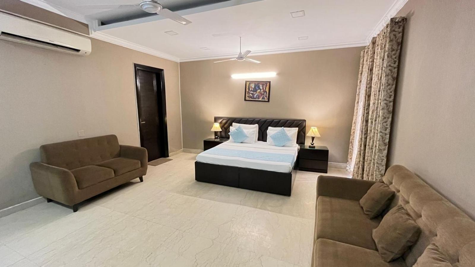 Abode Residency Near Embassy Delhi Safdarjung Enclave 3*