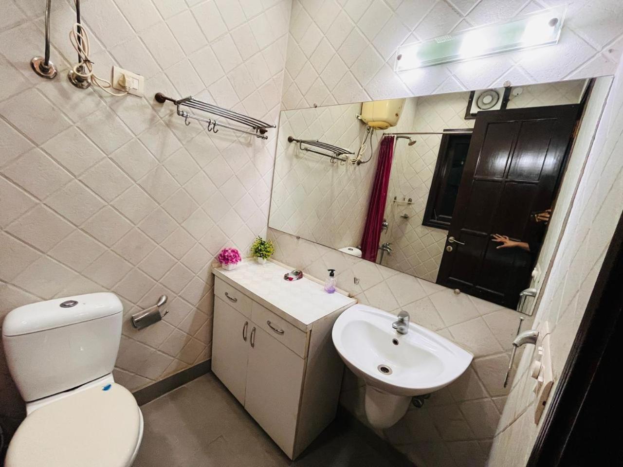 Abode Residency Near Embassy Delhi Safdarjung Enclave 3*