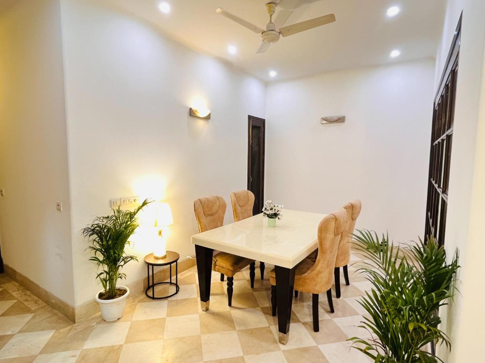 Abode Residency Near Embassy Delhi Safdarjung Enclave Hotel